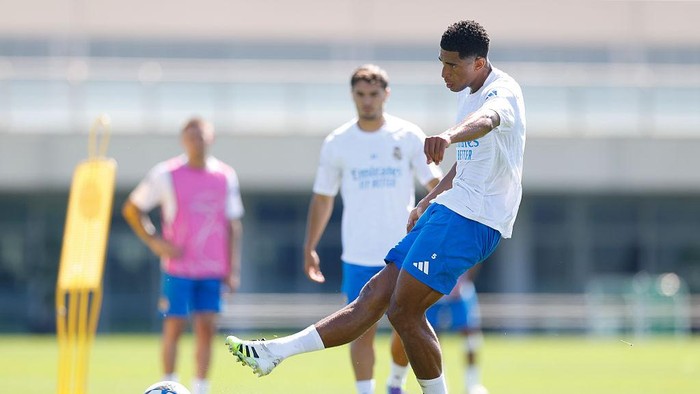 MADRID, SPAIN - SEPTEMBER 15: Jude Bellingham of Real Madrid trains at Valdebebas training ground on September 15, 2025 in Madrid, Spain. (Photo by Antonio Villalba/Real Madrid via Getty Images)
