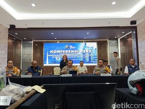 Kafe hingga Halte Dibakar Saat Ricuh Jakarta, Barbuk Molotov-Dispenser Dijarah