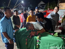 Jenazah Korban Kecelakaan Bus di Probolinggo Disambut Tangis Histeris