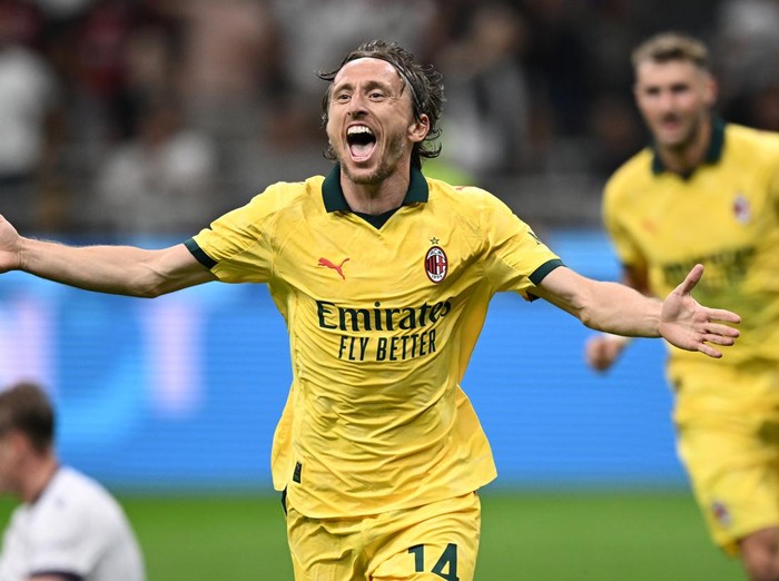 MILAN, ITALY - SEPTEMBER 14: Luka Modric of Milan celebrates his goal during the Serie A match between AC Milan and Bologna FC 1909 at Giuseppe Meazza Stadium on September 14, 2025 in Milan, Italy. (Photo by Image Photo Agency/Getty Images)