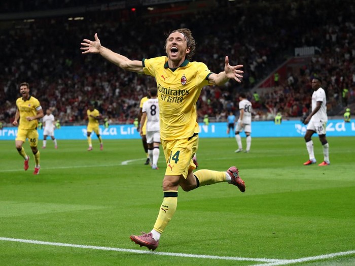 MILAN, ITALY - SEPTEMBER 14: Luka Modric of AC Milan celebrates scoring his team's first goal during the Serie A match between AC Milan and Bologna FC 1909 at Giuseppe Meazza Stadium on September 14, 2025 in Milan, Italy. (Photo by Marco Luzzani/Getty Images)