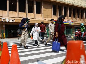 Nggak Perlu Lompat Pagar, Kini Ada Pelican Crossing Baru di Cikini Nggak Perlu Lompat Pagar, Kini Ada Pelican Crossing Baru di Cikini