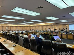Kelakar Menteri Pigai Sebut Dirinya Gerindra di Rapat Komisi XIII DPR