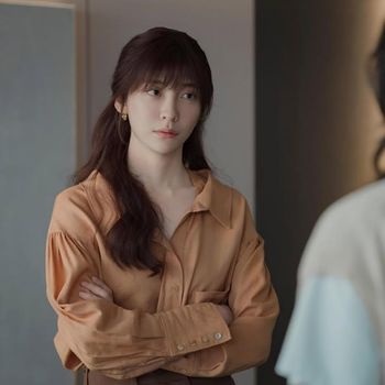 Park Ji Hyun berperan sebagai Cheon Sang Yeon di drama You and Everything Else.