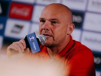 Pelatih Belanda Bali United Biasakan Diri Naik Skuter Matic