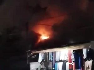 Kebakaran Landa Permukiman Padat Penduduk di Medan Kebakaran Landa Permukiman Padat Penduduk di Medan