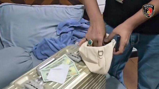 Polisi gerebek 'gudang' dolar palsu di apartemen di Kalibata (dok. Polres Jaksel)
