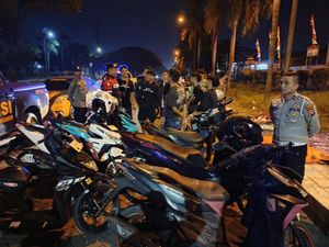 Polres Serang Gelar Patroli, Imbau Pemuda Kumpul hingga Larut Malam Bubar Polres Serang Gelar Patroli, Imbau Pemuda Kumpul hingga Larut Malam Bubar