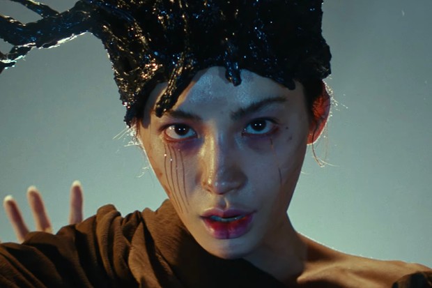 Nana resmi melangsungkan debut solonya pada (14/9). Karya musik perdananya tersebut menyalurkan filosofi Nana akan kehidupan.