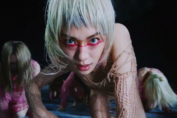 Nana mengambil banyak bagian dalam proses pembuatan album solonya. Partisipasinya meliputi menulis lirik hingga ambil andil dalam proses pembuatan video klip.