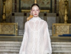 Kini Jadi Model, Anak Transgender Elon Musk Ngaku Sudah Mandiri Tanpa Ayah