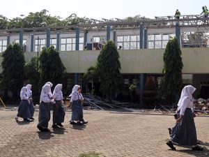 Kemendikdasmen Targetkan Revitalisasi 13.834 Sekolah Rampung Desember 2025 Kemendikdasmen Targetkan Revitalisasi 13.834 Sekolah Rampung Desember 2025