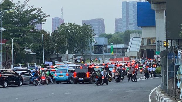 Suasana uji coba rekayasa lalin di Jl TB Simatupang arah Lebak Bulus sore ini (Devi/detikcom)