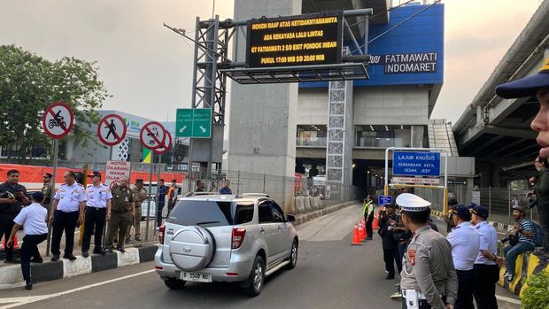 Suasana uji coba rekayasa lalin di Jl TB Simatupang arah Lebak Bulus sore ini (Devi/detikcom)