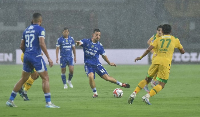 PSBS Vs Persib Jadi Panggung Aksi Thom Haye