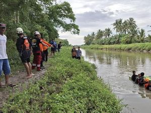 Truk Terjun ke Sungai Pinrang Saat Ikuti Google Maps, 1 Kernet Tewas Terjepit Truk Terjun ke Sungai Pinrang Saat Ikuti Google Maps, 1 Kernet Tewas Terjepit