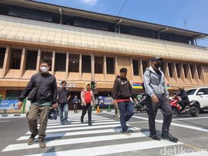 Video: Kata Warga Soal Pelican Crossing di Stasiun Cikini Video: Kata Warga Soal Pelican Crossing di Stasiun Cikini