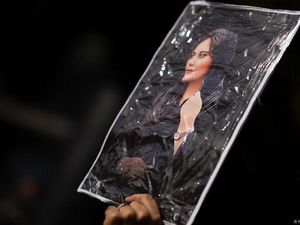 Bagaimana Gerakan Perempuan Iran 3 Tahun Pasca Mahsa Amini? Bagaimana Gerakan Perempuan Iran 3 Tahun Pasca Mahsa Amini?