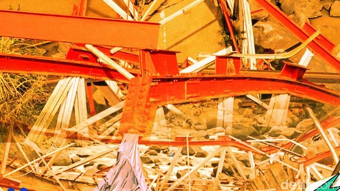 Video: Jembatan Kalierang Tegal Ambruk Saat Dibongkar, 5 Pekerja Terjatuh