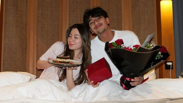 Haviza Devi Anjani Ultah, Harris Vriza Kasih Kado Jam Mewah