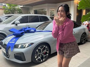 Jessica Iskandar Semringah Banget, Pamer Mobil Convertible Baru Jessica Iskandar Semringah Banget, Pamer Mobil Convertible Baru
