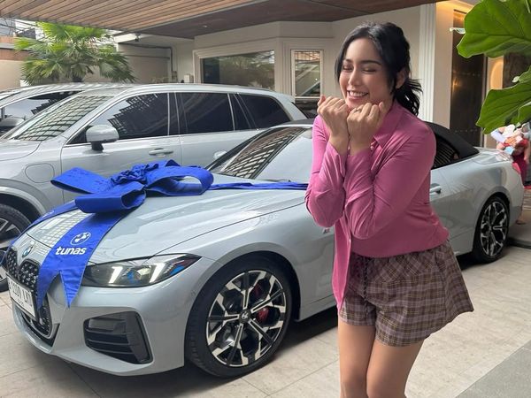 Jessica Iskandar Semringah Banget, Pamer Mobil Convertible Baru