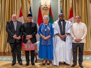 Dubes RI Serahkan Surat Kepercayaan kepada Gubernur Jenderal Kanada Dubes RI Serahkan Surat Kepercayaan kepada Gubernur Jenderal Kanada