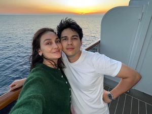 Santai Tanpa Makeup, Luna Maya Makin Glowing Bulan Madu di Eropa Santai Tanpa Makeup, Luna Maya Makin Glowing Bulan Madu di Eropa