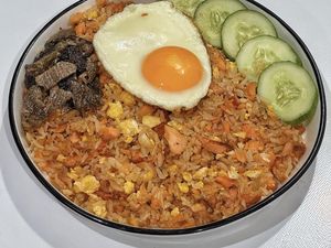 Resep Nasi Goreng Salmon Krispi Buat Menu Sarapan Spesial Resep Nasi Goreng Salmon Krispi Buat Menu Sarapan Spesial