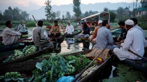 Melihat Pasar Terapung Versi Kashmir