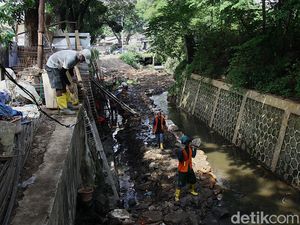 Perbaikan Turap Kali Bintaro, Antisipasi Longsor dan Banjir Musim Hujan Perbaikan Turap Kali Bintaro, Antisipasi Longsor dan Banjir Musim Hujan