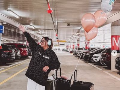 Pindah ke Melbourne, Awkarin Langsung Gas Makan Ramen di Sana