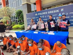 Polisi Ringkus 20 Budak Narkoba di Gresik Selama 12 Hari Polisi Ringkus 20 Budak Narkoba di Gresik Selama 12 Hari