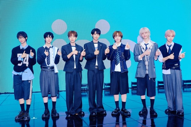 IDID menggelar showcase tepat di hari debut pada (15/9). Dalam acara tersebut boy group Starship Entertainment tersebut menunjukkan penampilan panggung secara perdana.