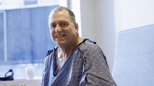 Potret Pria Jalani Operasi Transplantasi Ginjal Babi, Kini Hidup Tanpa Cuci Darah