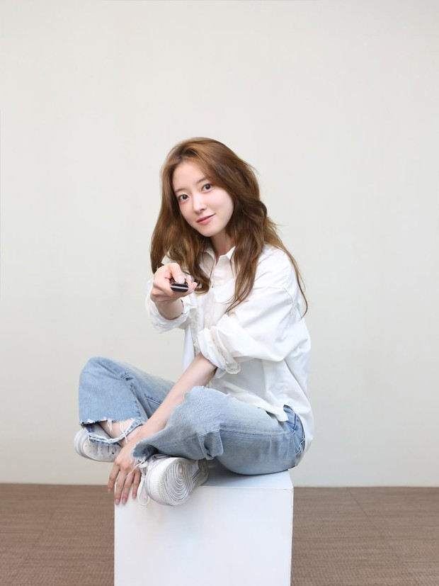Potret terbaru Lee Se Young bersama Fantagio/ Foto: instagram.com/fantagio_official Karir Lee Se Young yang berlanjut di Fantagio akan ditandai dengan proyek akting terbaru di masa mendatang. Proyek drama pertama yang akan ditangani adalah 'The Remarried Empress'.