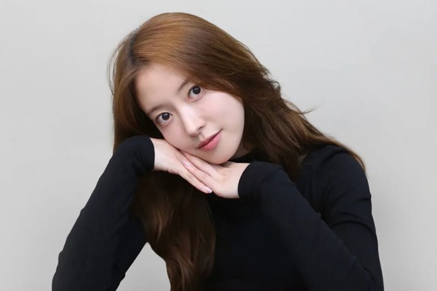 Potret terbaru Lee Se Young bersama Fantagio/ Foto: instagram.com/fantagio_official Lee Se Young tampil memesona dalam foto profil perdana yang ada di laman resmi Fantagio. Sang aktris memancarkan sisi elegan yang menawan.