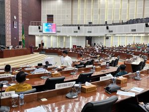 Banyak Kursi Kosong di Paripurna DPRD Sumut, HMI: Tunjangan Besar, Tugas Lalai Banyak Kursi Kosong di Paripurna DPRD Sumut, HMI: Tunjangan Besar, Tugas Lalai
