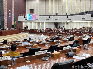 Rapat Paripurna Anggota DPRD Sumut Hanya Dihadiri 30-an Orang Rapat Paripurna Anggota DPRD Sumut Hanya Dihadiri 30-an Orang