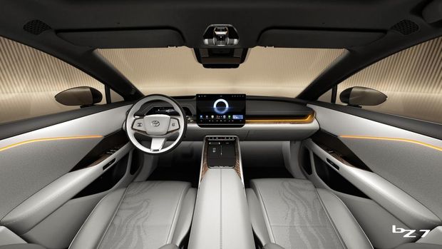 Sedan listrik Toytoa bZ7 yang dijual di China.