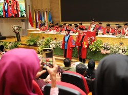 Untag Surabaya Kukuhkan 2 Guru Besar Hukum dan Teknologi