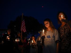 Warga AS Gelar Doa dan Lilin untuk Aktivis Konservatif Charlie Kirk