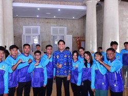 Lepas Atlet ke POPDA XIV Jabar, Bupati Lucky: Hadapi Lawan dengan Pede