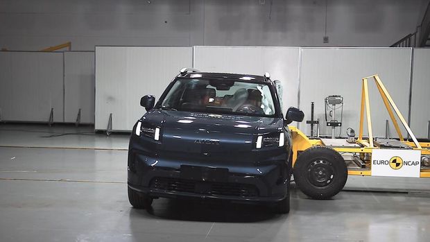 Mobil listrik Aion V diuji tabrak oleh Euro NCAP dengan hasil skor rating 5 bintang.