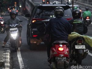 Aksi Pemotor Lawan Arah di Patal Senayan, Bikin Resah dan Bahaya Aksi Pemotor Lawan Arah di Patal Senayan, Bikin Resah dan Bahaya