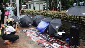 Aktivis Gelar Nobar Putusan MK, Kecewa Uji Formil UU TNI Ditolak