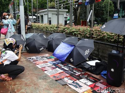 Aktivis Gelar Nobar Putusan MK, Kecewa Uji Formil UU TNI Ditolak