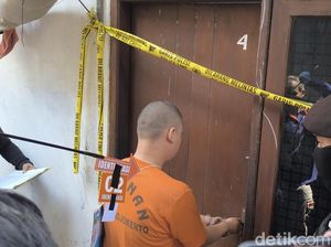 Video: Rekonstruksi Ungkap Sadisnya Alvi Mutilasi Tiara di Kamar Mandi Kos Video: Rekonstruksi Ungkap Sadisnya Alvi Mutilasi Tiara di Kamar Mandi Kos