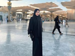 Angbeen Rishi Umrah, Netizen Bertanya-tanya Angbeen Rishi Umrah, Netizen Bertanya-tanya