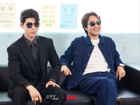 Bae Hyun Sung dan Han Suk Kyu dalam drama Korea Shin's Project/ Foto: tvN Shin's Project bercerita tentang Mr. Shin, seorang mantan negosiator FBI dan profesor termuda di Harvard. Ia kembali ke Korea untuk mengelola sebuah restoran ayam. Uniknya, ia memiliki kepribadian yang supel dan murah hati, serta sangat pandai berbicara/ Foto: tvN